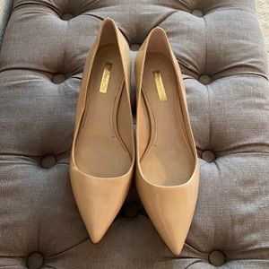 Nude pumps